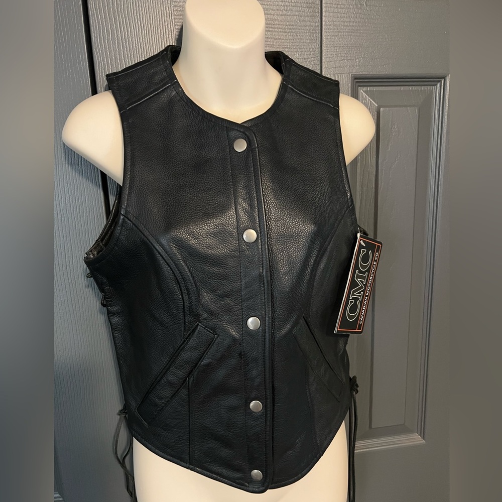 B5-101 Ladies 100% leather vest. Fully lined. Size medium